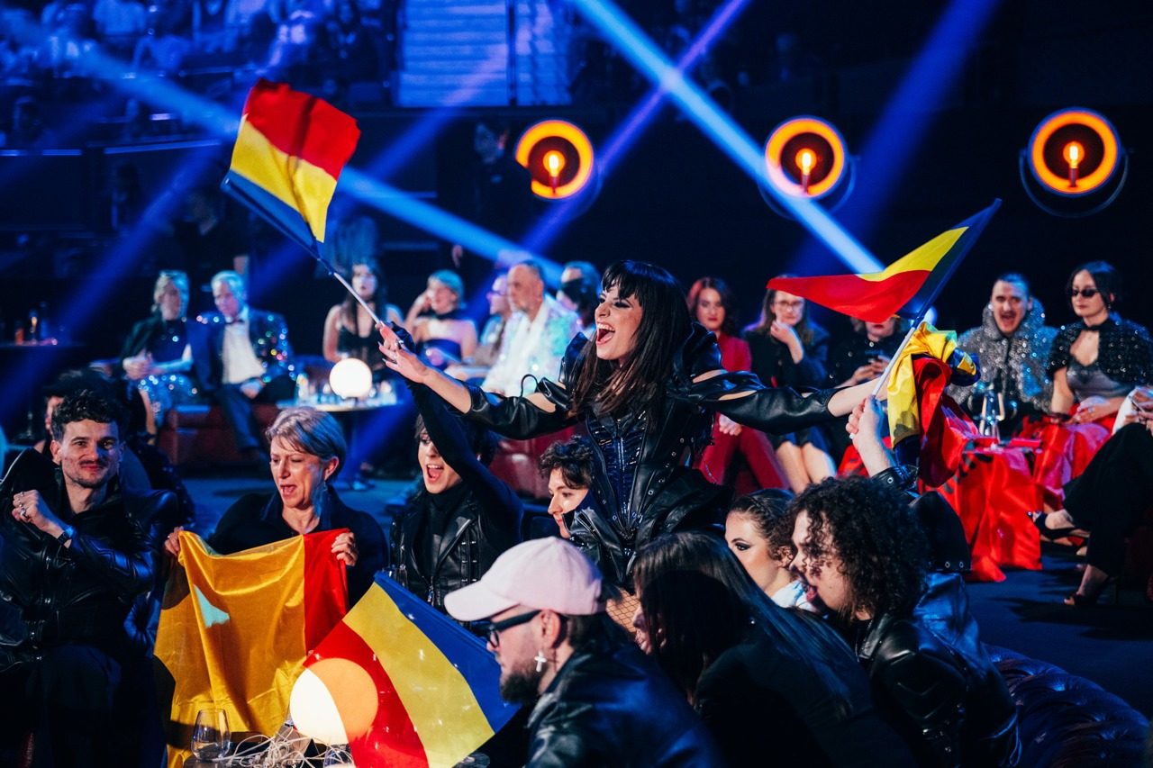 „Abia așteptăm să cântăm la Chișinău”: Alexandra Căpitănescu, mesaj după valul de critici legat de votul juriului din R. Moldova la Eurovision „Abia așteptăm să cântăm la Chișinău”: Alexandra Căpitănescu, mesaj după valul de critici legat de votul juriului din R. Moldova la Eurovision